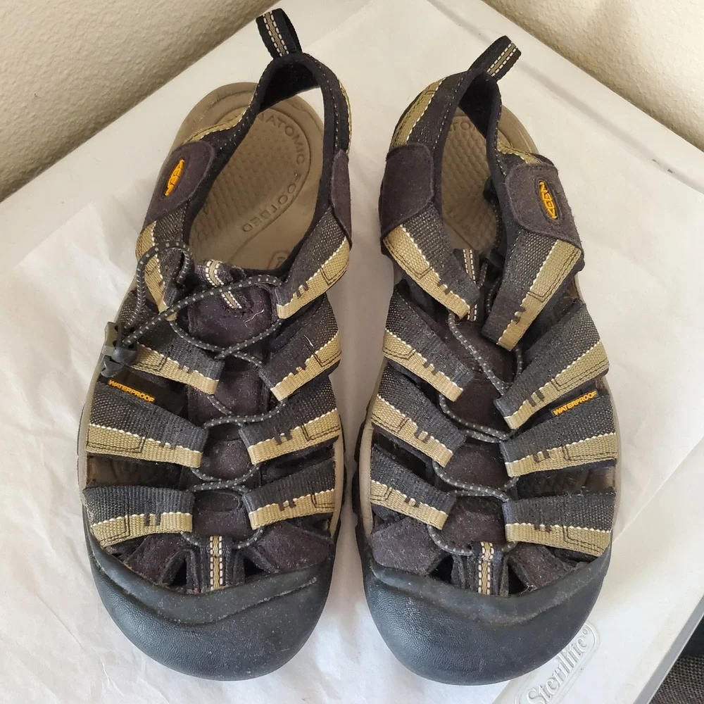 Keen Newport H2 Mens Sandals Black Olive Green Waterproof Hiking Shoes Size 9.5